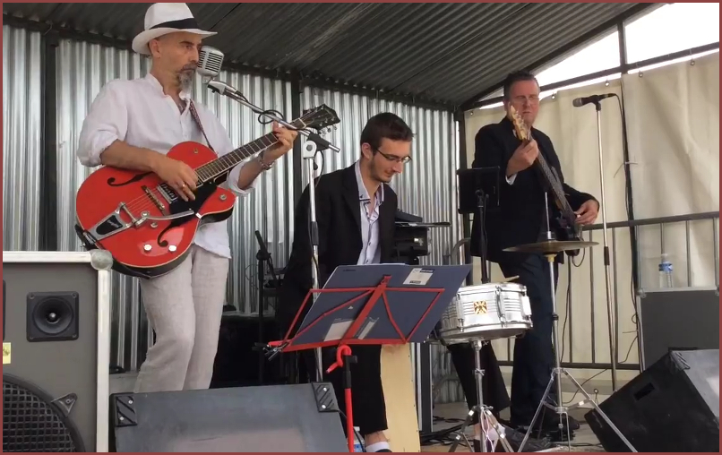Les musiciens. De gauche à droite : Olivier (guitare et chant), Gauthier (percussions) et Stéphane (guitare basse).
